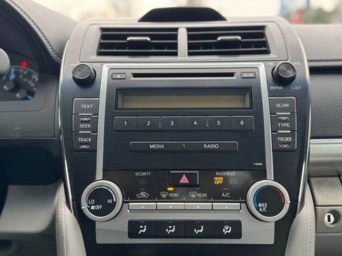 Used 2012 Toyota Camry L image 24