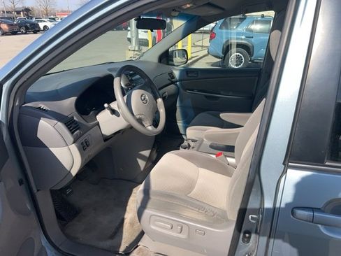 Used 2010 Toyota Sienna LE image 8