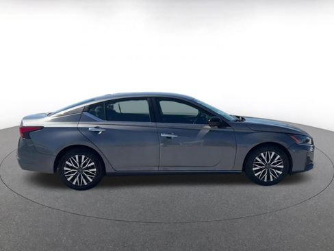 Used 2025 Nissan Altima 2.5 SV FWD image 16