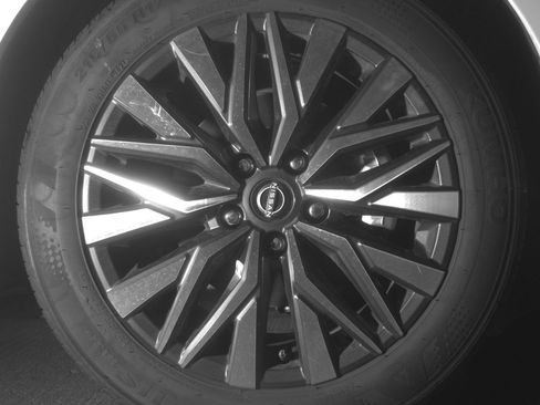 Used 2025 Nissan Altima 2.5 SV FWD image 13