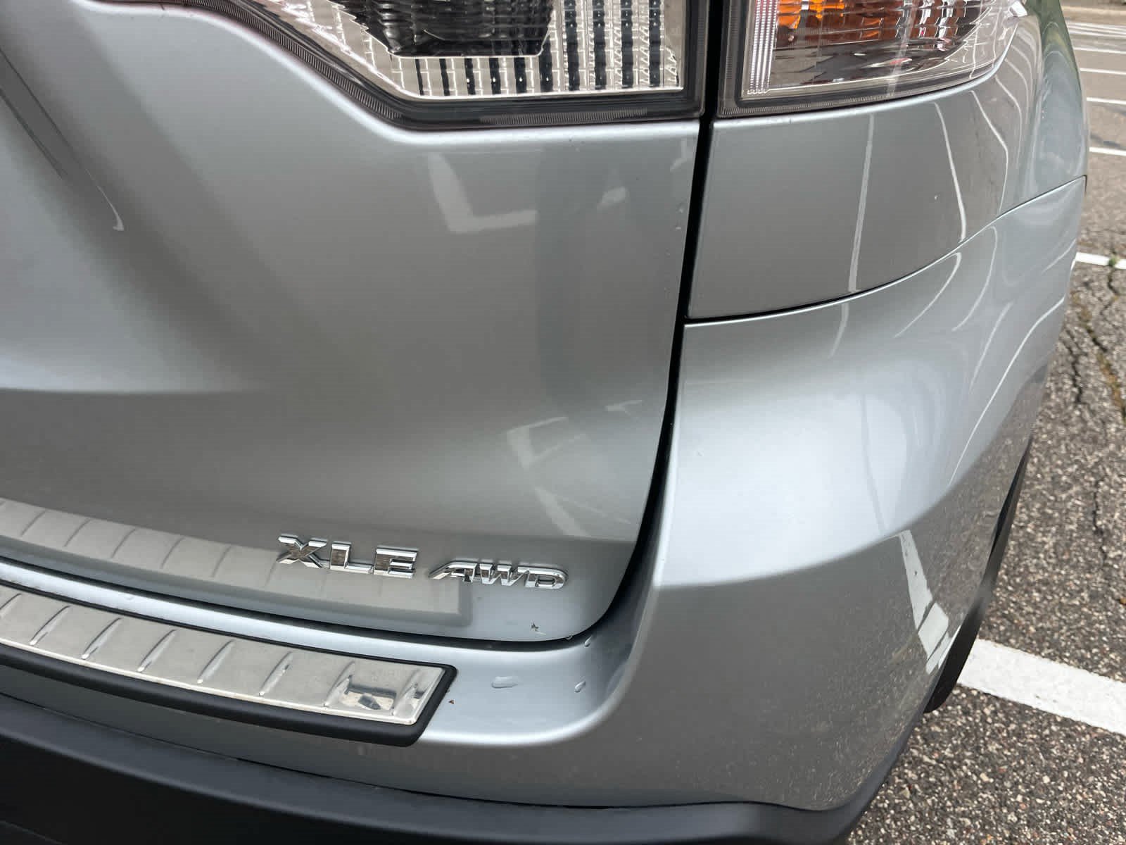 Used 2019 Toyota Highlander XLE AWD/4WD image 7
