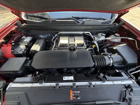 Used 2024 Chevrolet Colorado Z71 w/ Z71 Convenience Package 2 image 11