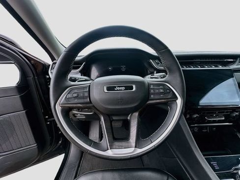 Used 2023 Jeep Grand Cherokee Limited w/ Black Appearance Package AWD/4WD image 12