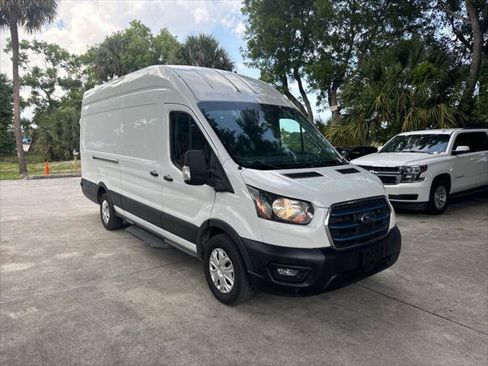 Used 2022 Ford E-Transit 148 High Roof Extended RWD image 21