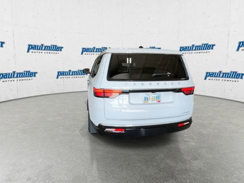 Used 2024 Jeep Wagoneer L Series II w/ Flexible Seating Group AWD/4WD image 9