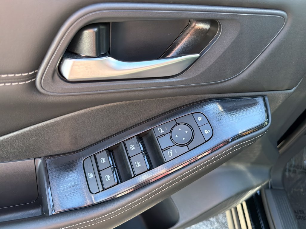Used 2023 Nissan Rogue SV w/ SV Premium B Package FWD image 19