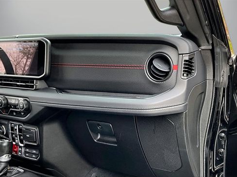 Certified 2024 Jeep Wrangler Unlimited Rubicon w/ Convenience Group image 19