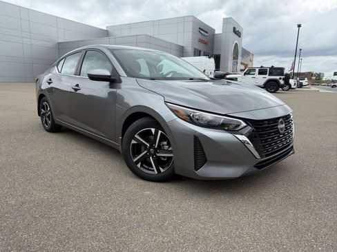 Used 2024 Nissan Sentra SV image 3