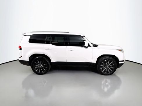 Certified 2025 Lexus GX 550 w/ Accessory Package (2T) AWD/4WD image 4