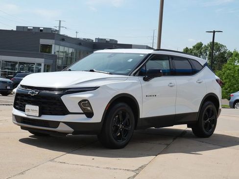 Used 2024 Chevrolet Blazer LT w/ Convenience Package AWD/4WD image 3