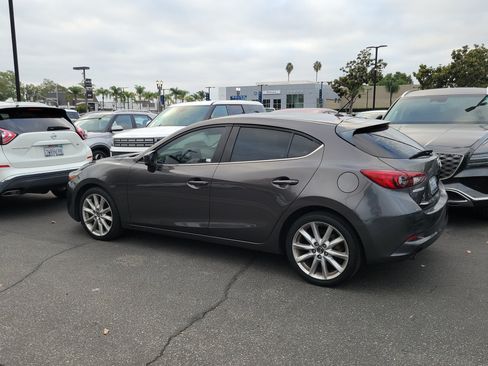 Used 2017 MAZDA MAZDA3 Touring FWD image 3