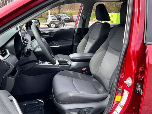Used 2021 Toyota RAV4 XLE w/ Convenience Package image 6