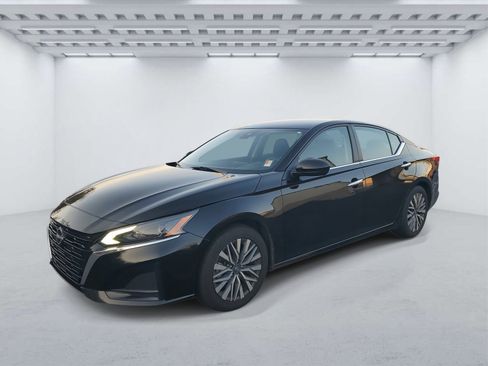Used 2023 Nissan Altima 2.5 SV image 2