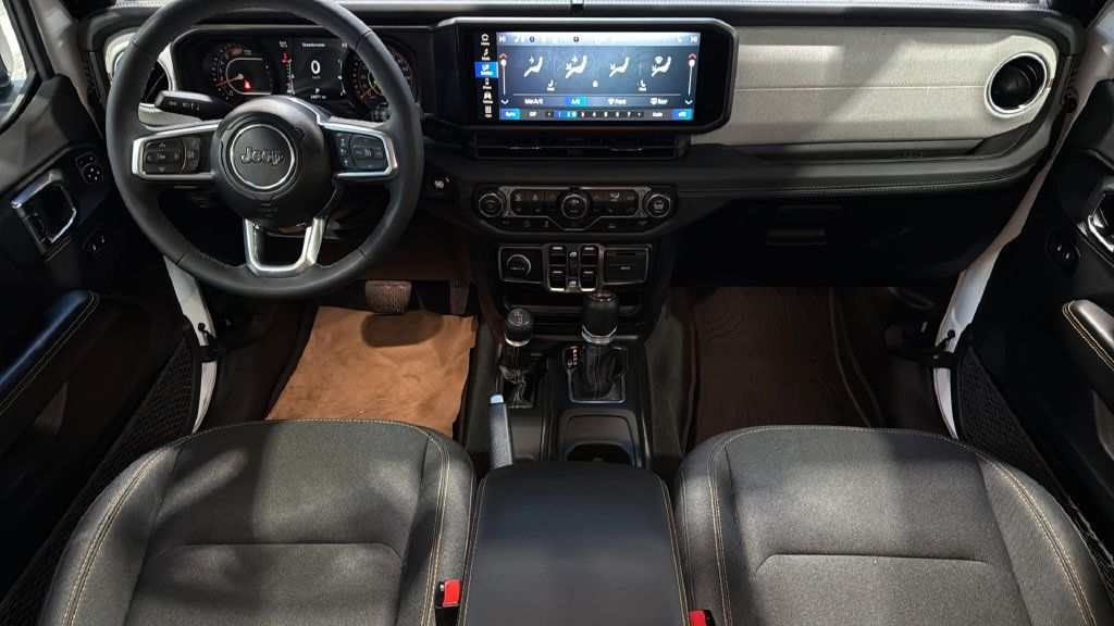 Used 2025 Jeep Wrangler Unlimited Sahara AWD/4WD image 18
