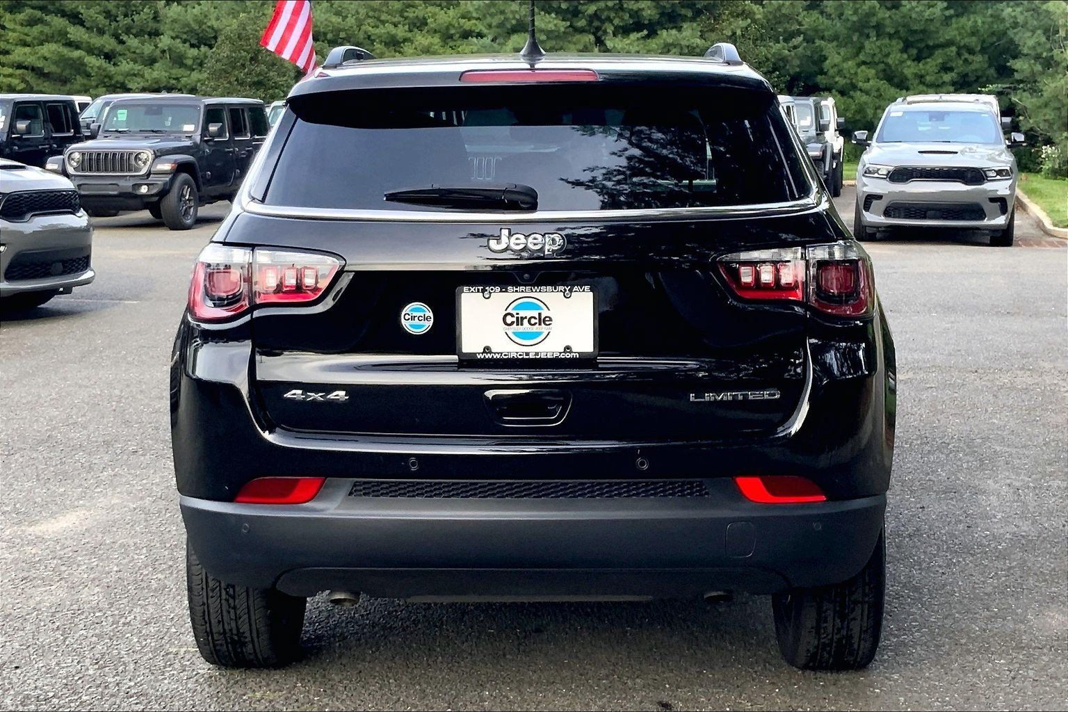Used 2025 Jeep Compass Limited w/ Sun & Sound Group AWD/4WD image 4