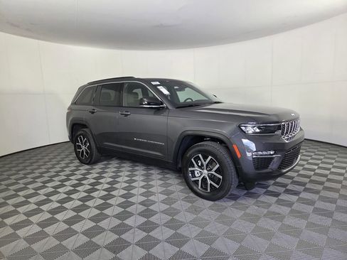 New 2025 Jeep Grand Cherokee Limited RWD image 2