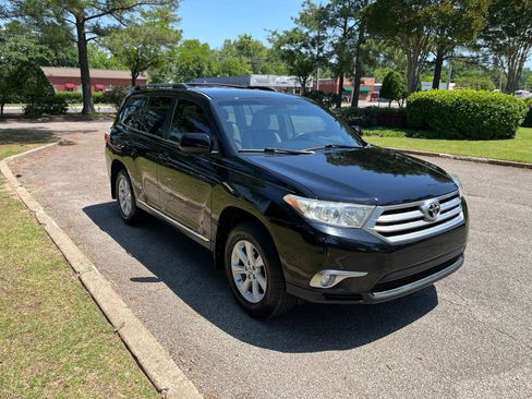 Used 2013 Toyota Highlander Plus FWD image 7