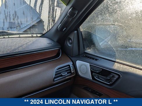 Used 2024 Lincoln Navigator L Reserve image 19