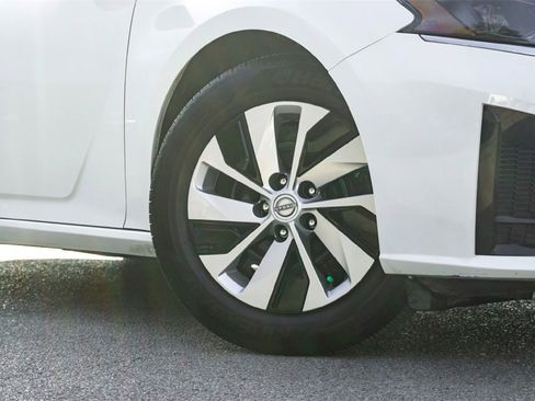 Used 2024 Nissan Altima 2.5 S image 2