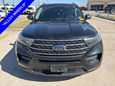 Used 2022 Ford Explorer XLT image 2