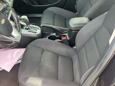 Used 2014 Chevrolet Cruze LT image 9