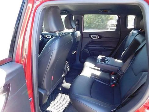 Used 2025 Jeep Compass Trailhawk AWD/4WD image 10