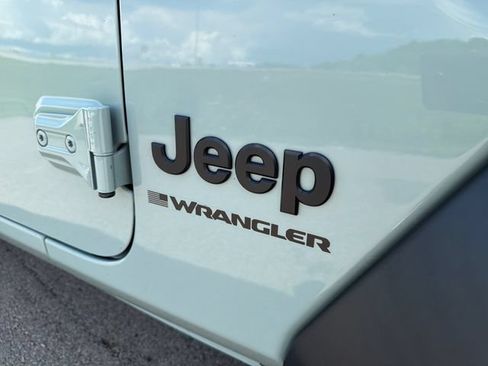 Used 2024 Jeep Wrangler Unlimited Sport AWD/4WD image 4