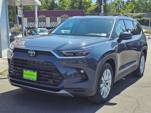 New 2026 Toyota Grand Highlander AWD image 3