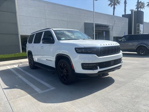 Used 2023 Jeep Wagoneer Series II RWD image 2