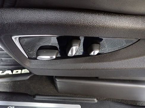 Used 2016 Cadillac Escalade Premium image 26