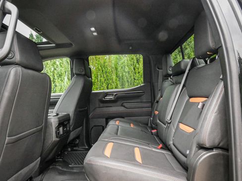 Used 2025 GMC Sierra 1500 AT4 w/ Technology Package AWD/4WD image 31