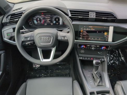 New 2025 Audi Q3 2.0T Premium image 13