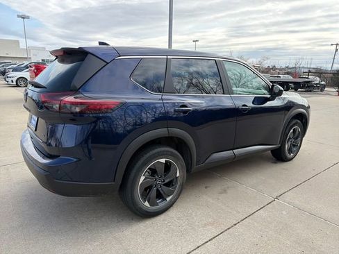 Used 2025 Nissan Rogue SV image 10