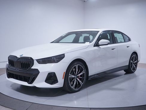 New 2026 BMW 530i w/ M Sport Package RWD image 1