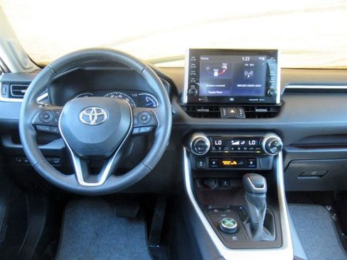 Used 2022 Toyota RAV4 Limited AWD/4WD image 18