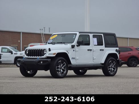 Used 2024 Jeep Wrangler Unlimited w/ Convenience Group AWD/4WD image 3
