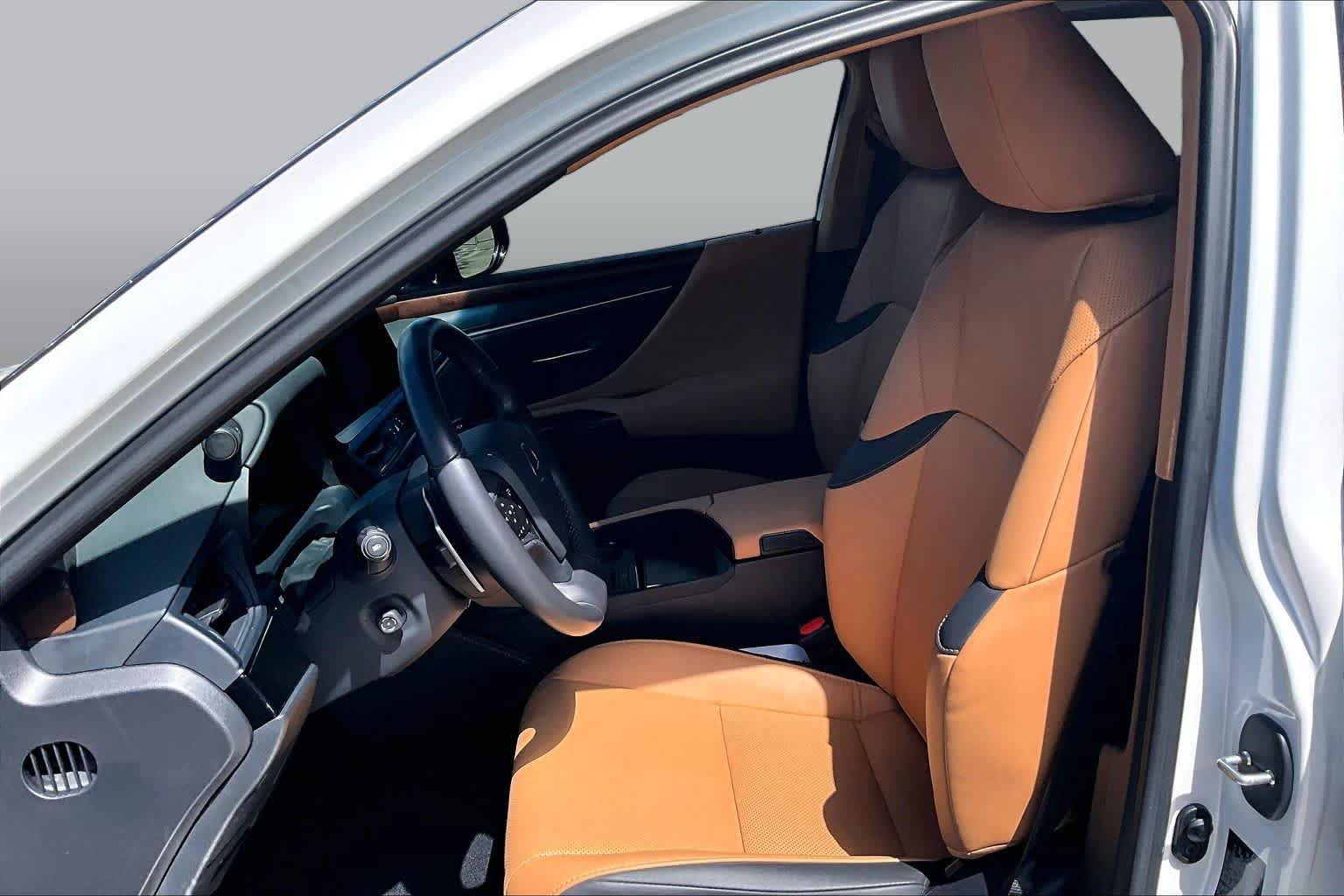 Used 2025 Lexus ES 350 w/ Premium Package FWD image 8