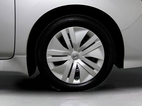 Used 2025 Nissan Leaf S image 9