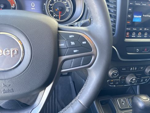 Used 2022 Jeep Cherokee Latitude Lux w/ Sun & Sound Group image 22