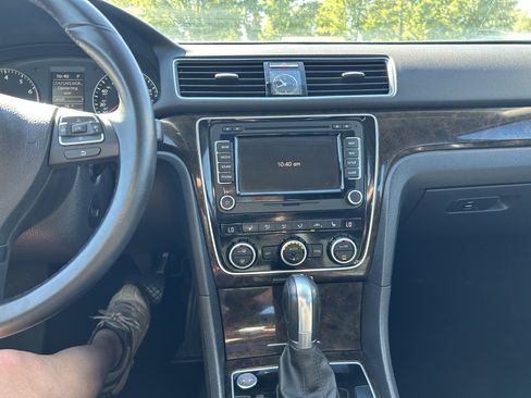 Used 2014 Volkswagen Passat 1.8T SEL Premium image 13