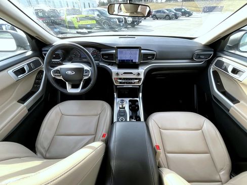 Used 2024 Ford Explorer XLT w/ Equipment Group 202A image 12