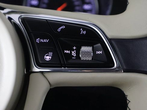 Used 2019 Bentley Bentayga image 41