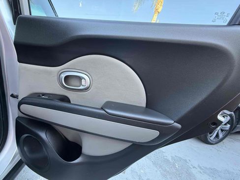 Used 2017 Kia Soul + FWD image 38