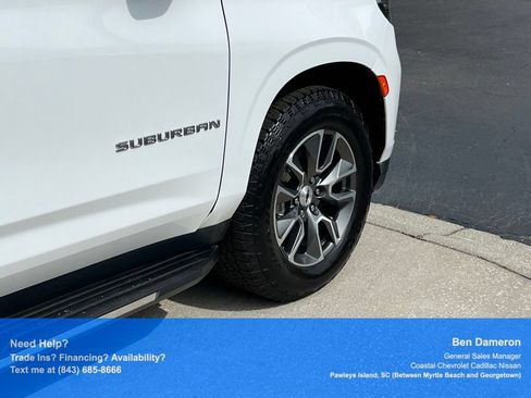Used 2022 Chevrolet Suburban LT AWD/4WD image 30