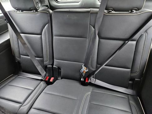 Used 2023 GMC Yukon XL SLT image 12