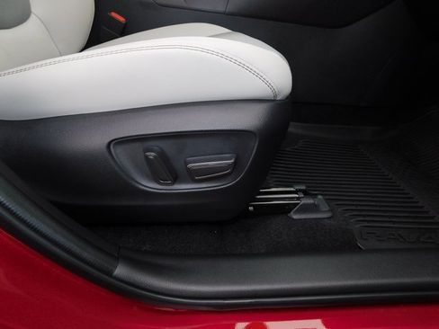 Used 2025 Toyota RAV4 Limited image 19