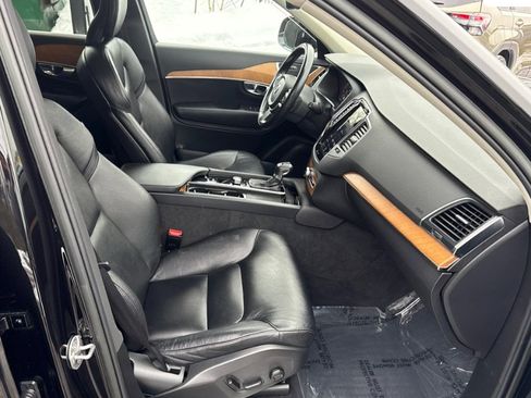 Used 2022 Volvo XC90 T6 Momentum w/ Climate Package image 14