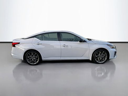 Used 2024 Nissan Altima 2.0 SR image 8