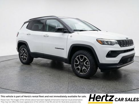 Used 2025 Jeep Compass Trailhawk AWD/4WD image 1