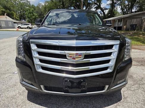 Used 2017 Cadillac Escalade Premium Luxury RWD image 2